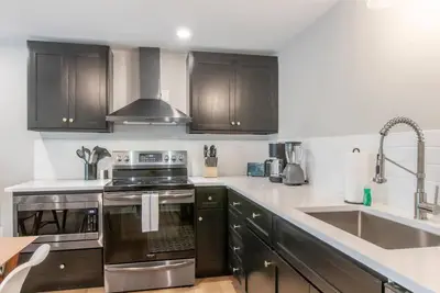 Image de Gorgeous 2 Bedroom-Historic Franklin Quadplex