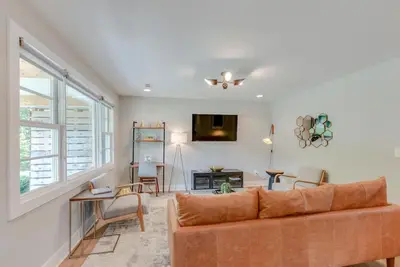 Image de Spacious 3 Bedroom - Historic Franklin Quadplex