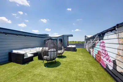 Image de Luxury Double Townhomes - Two Huge Sky Rooftops