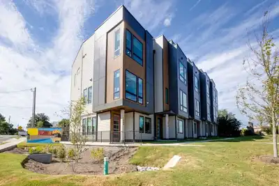 Image de Music City Abode & Cowgirl Up - Dual Townhomes!