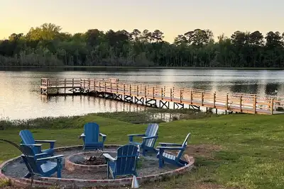 Image de Private Oasis w/Pool, Kayaks, Dock, and Stocked Bass Waiting to be Caught!