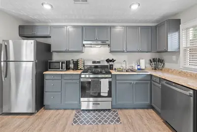 Image de Renovated 5bd Townhome; 2 Minutes from Serene Marietta Square Highlights