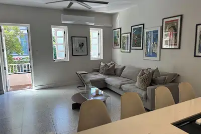 Image de 2 Bedroom Apt w/ Condado Lagoon & Ocean views, restaurants, walk to the beach\n