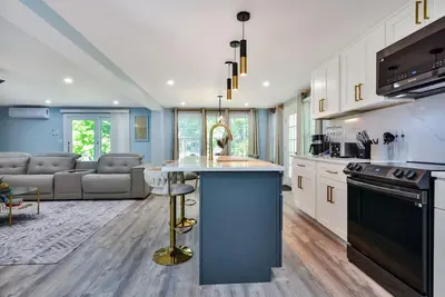 Image de Entire luxury home 2 units included