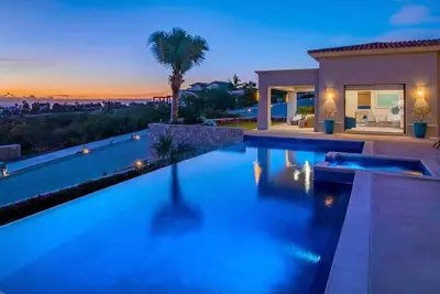 Image de Spacious 6 bedroom private home with gorgeous ocean views!