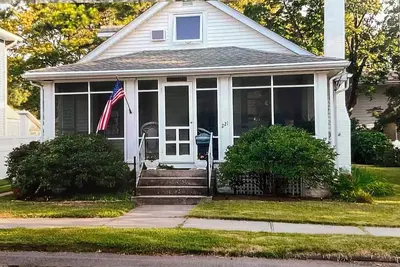 Image de Nana's Cottage - Charming 1930's 2 Bd. Walk to the beach!