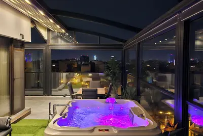 Image de Crown Penthouse - Luxurious, Spa & Vista