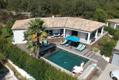 Image de Villa plein pied & piscine chauffée&privée dans domaine sécurisé 3chambres