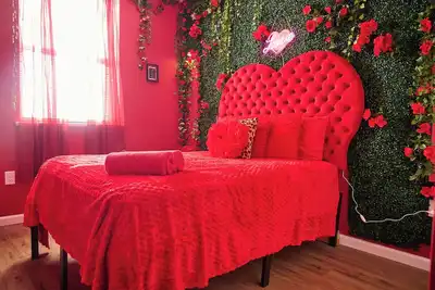 Image de \"Wild Romance Hideaway\" 5 Min Away from Downtown