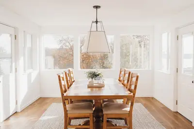 Image de Waterview + Sunrises in this Contemporary Gem