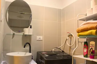 Image de Enjoy stunning views, modern comforts, and relaxing atmosphere.