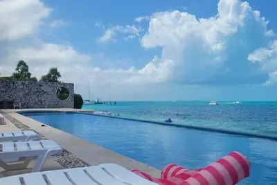 Beachfront 2 Br 2 king 1wc pool location H zone