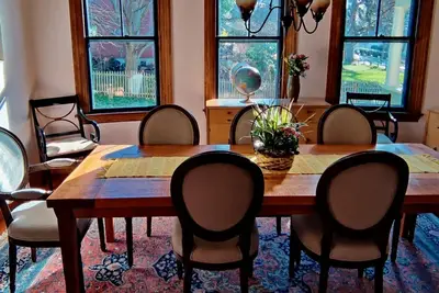 Image de Beautiful Victorian Downtown Amherst w/ Electric Car Charger