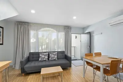 Image de Nice place, great lakeside location\n\nHeated Pool, \nSpa Bath, \nStrong WiFi, \nSKY Tv\n