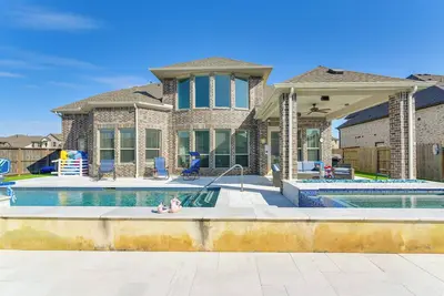 Image de Games, Films & Outdoor Fun: Luxe Home in La Marque