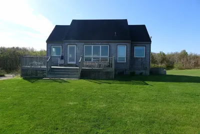 Image de Cachalot cottage on a bluff directly on Wauwinet Harbor