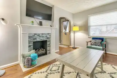 Image de Walk to Main Street: Charming Bellevue Home