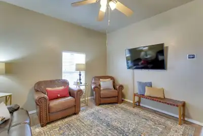 Image de Apartment Half-Mi to Downtown Guthrie!