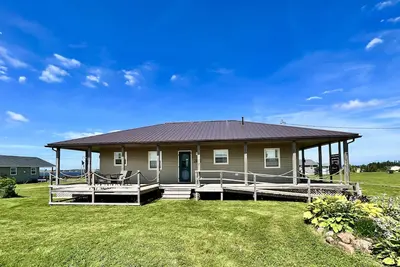 Image de Water view cottage - Walk to Thunder Cove Beach!