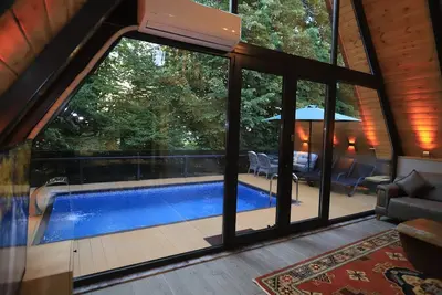 Image de Kışın Isıtmalı havuz keyfi. Yazın yeşilin her tonunun keyfini sürmek için köyevi