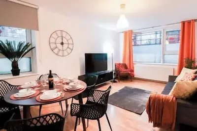 Image de 3 Bedroom Apartment - Great Location!