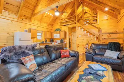 Image de Hot Tub -Pet Friendly -Arcade & Corn Hole-Dock Access w/ a Canoe & Paddle Board