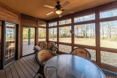 Image de Cottage in the Woods - Farm Style