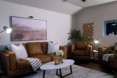 Image de Escape to our cozy Black House retreat, just minutes from Fort Carvazos!