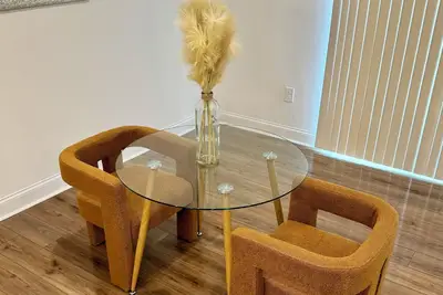 Image de Charming 2-bedroom townhome with Ac and WiFi 10 Minutes From Downtown