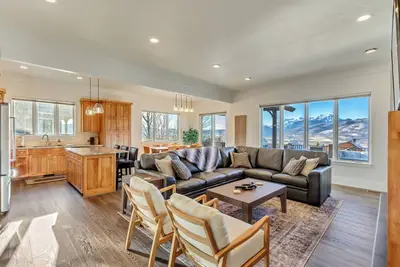 Windriver Hideaway ~ Private Hot Tub