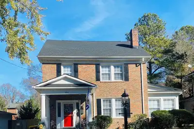 Image de Spacious 4-bedroom house in fabulous Petersburg with Ac, WiFi