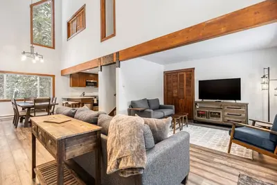 Spacious Mountain Home In The Trees with Views