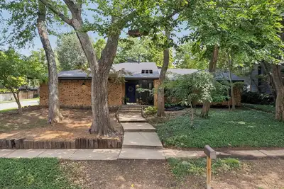 Image de Sec Play-OFFs Welcomes You Home-Magical Mid-Century Modern-Serene & Stunning!