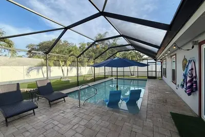 Image de Family friendly. Beautiful pool! Close to beaches and golf!
