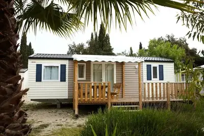 Image de Mobile-Home Standard Moderne 29m² (2ch. -4pers)  + Tv + Terrasse 4 personnes