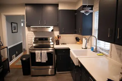 Image de Bluebird // Charming 3-bedroom, 1. 5 bathroom house, 5 blocks to Mayo Clinic