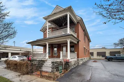 Image de New Charming 2nd Floor Victorian Flat in Downtown Kalamazoo