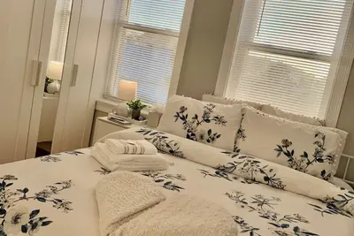 Image de Private 1-Bedroom with Shared Common Spaces – Close to Logan & Boston
