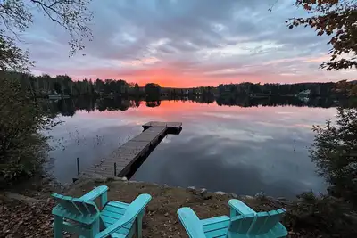 Image de Chalet au bord de l’eau à proximité des sentiers de randonnée et centres de ski!