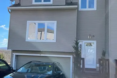 Image de Charming tidy 2-bedroom townhome on Timber Ridge in Hudson Valley 65min to nyc.