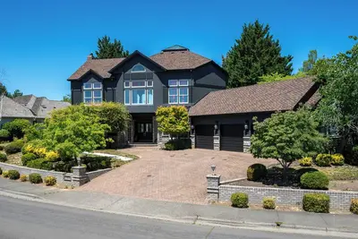 Image de Charming 1-bedroom in-law with SpaciousBackyard ~ Pet friendly