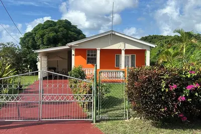 Charming 2-bedroom house on fabulous West Coast with Ac, WiFi