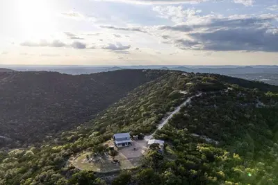 Image de Escape to your private sanctuary nestled atop a serene hill with amazing views.