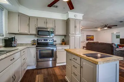 Image de Relax and Reconnect at Lake Texoma Lodge - Tranquil Setting Near Marinas and Choctaw Casino!