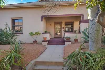 Image de Historic adobe off 4th Ave, near the U, private yard, Dogs Ok!