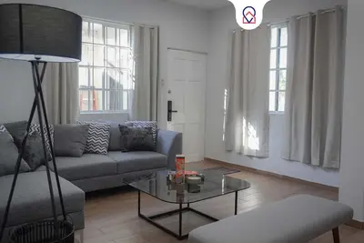 Image de Modern Apartment with 2 Bedrooms Near sea