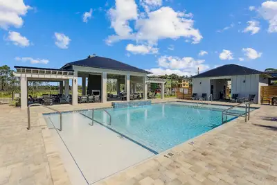 Image de Private Hot Tub| Community Pool| Boat Docks| Perdido Beaches| Yard Games| Close to Nas| Free Golf