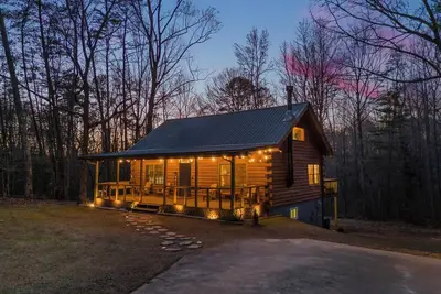 Image de 4 Br~Mountain Views~Min to Helen~Fire Pit~Arcade