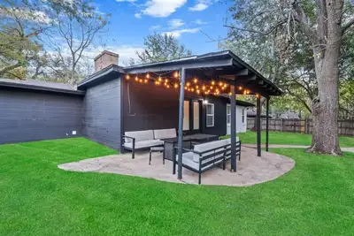 Image de Relax by the Pool in Arlington Tx 3b2b home. 10 min from At&T Stadium/Six flags