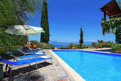 Image de Luxurious 5-bedroom villa with stunning sea views in delightful Platanos, Akrata